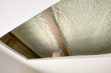 モデルルーム、屋根裏を確認するための穴を設けています。